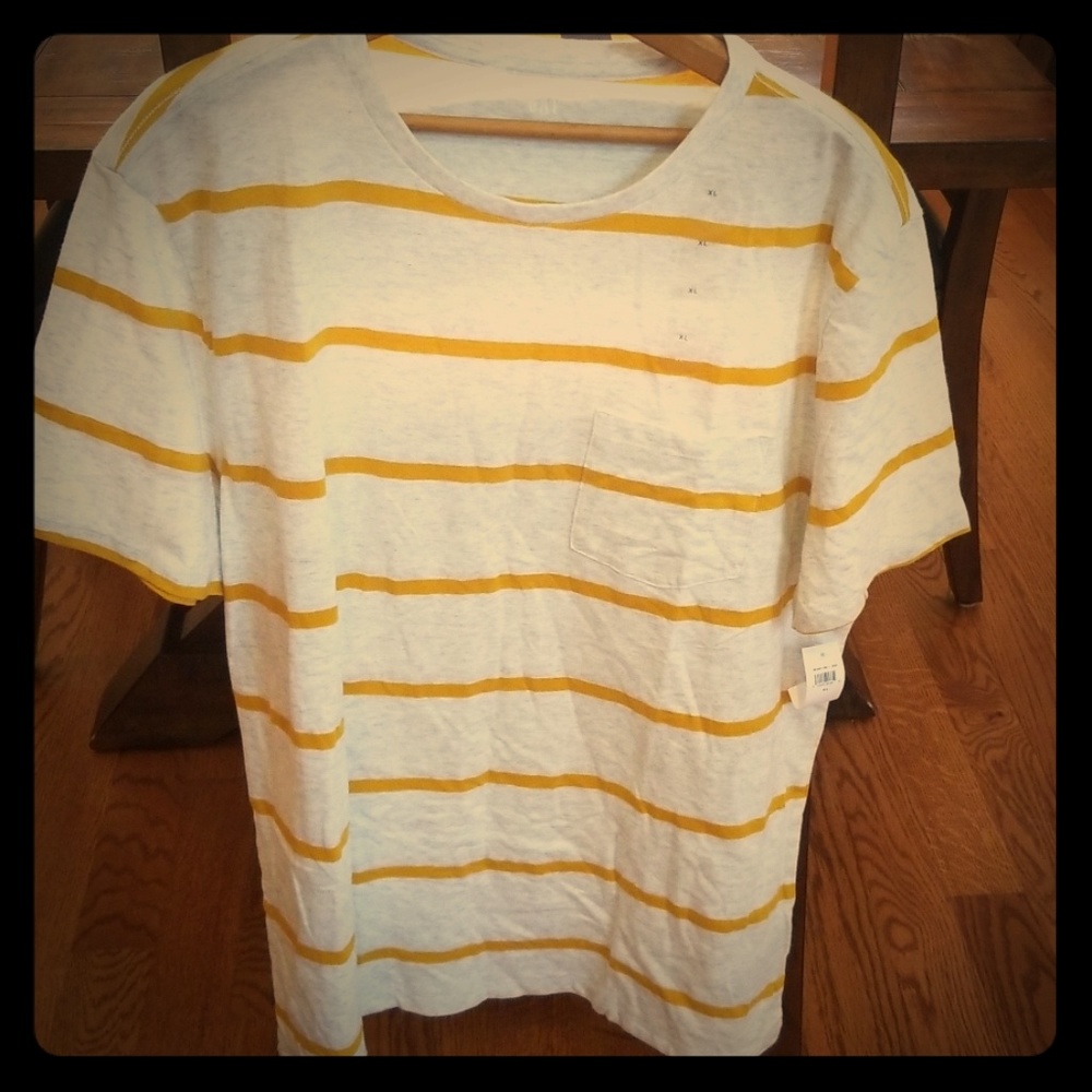 ⚓NWOT Gap Outlet crewneck tee striped yellow  XL